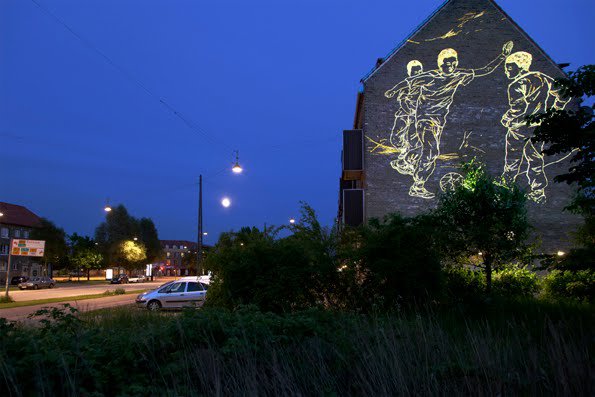 Невероятные световые инсталляции на стенах,прикольные картинки,приколы